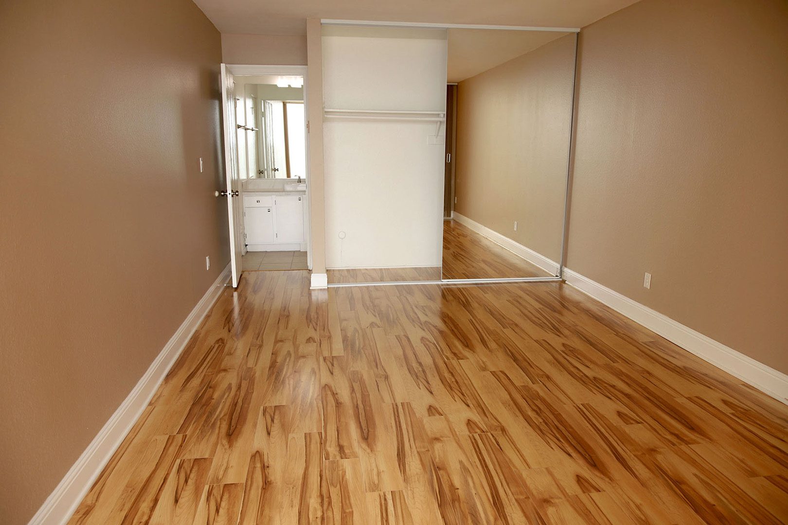 Unit1Room bedroom with mirrored closet